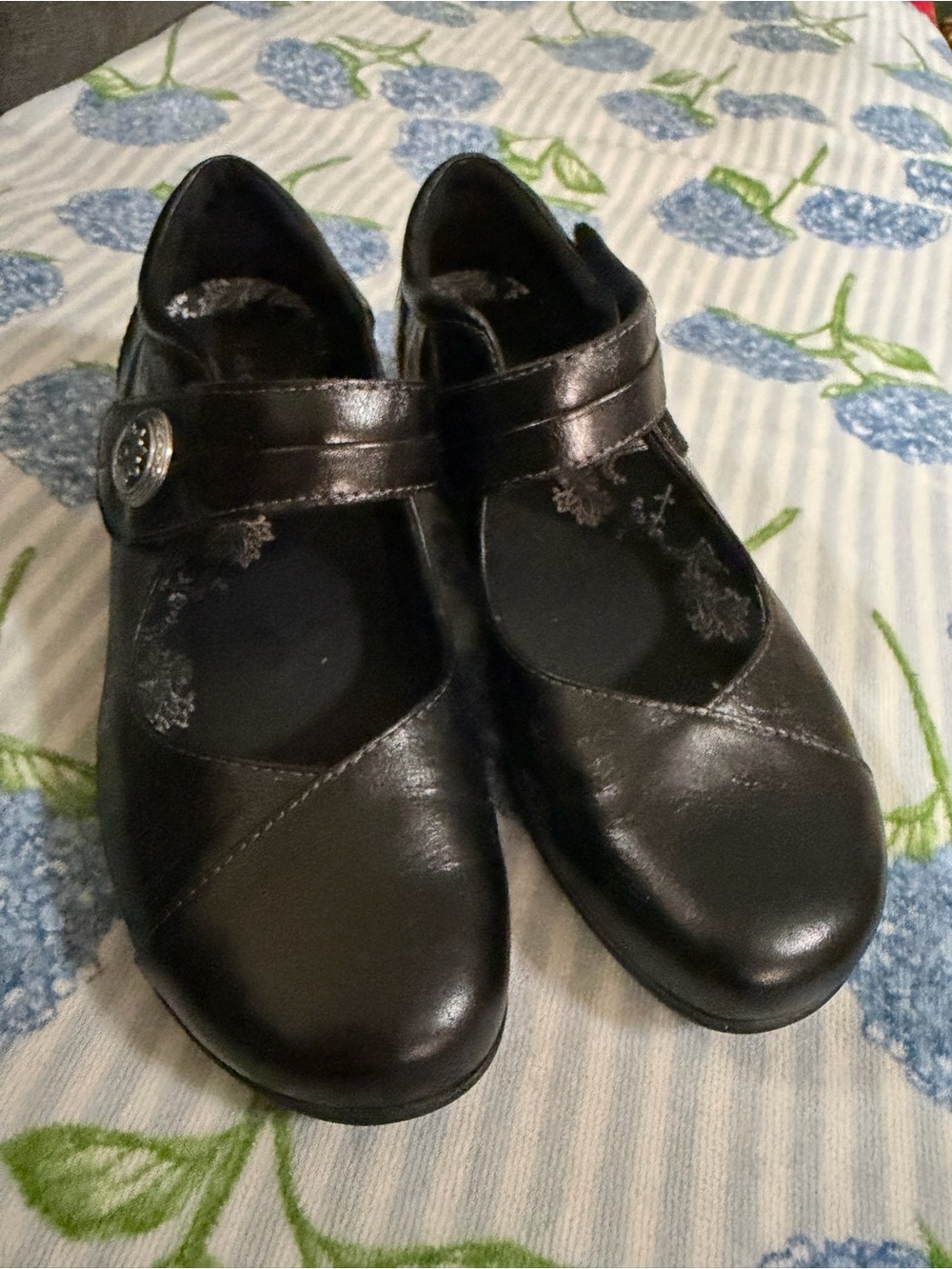 Sofft Black Women’s Mary Jane Velcro Strap Heels 1” with Button Accent
